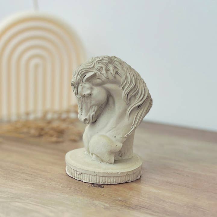Eli and Things - Vente Sculpture - Sculpture Buste de Cheval en Béton - Cadeau pour Amoureux des Chevaux2