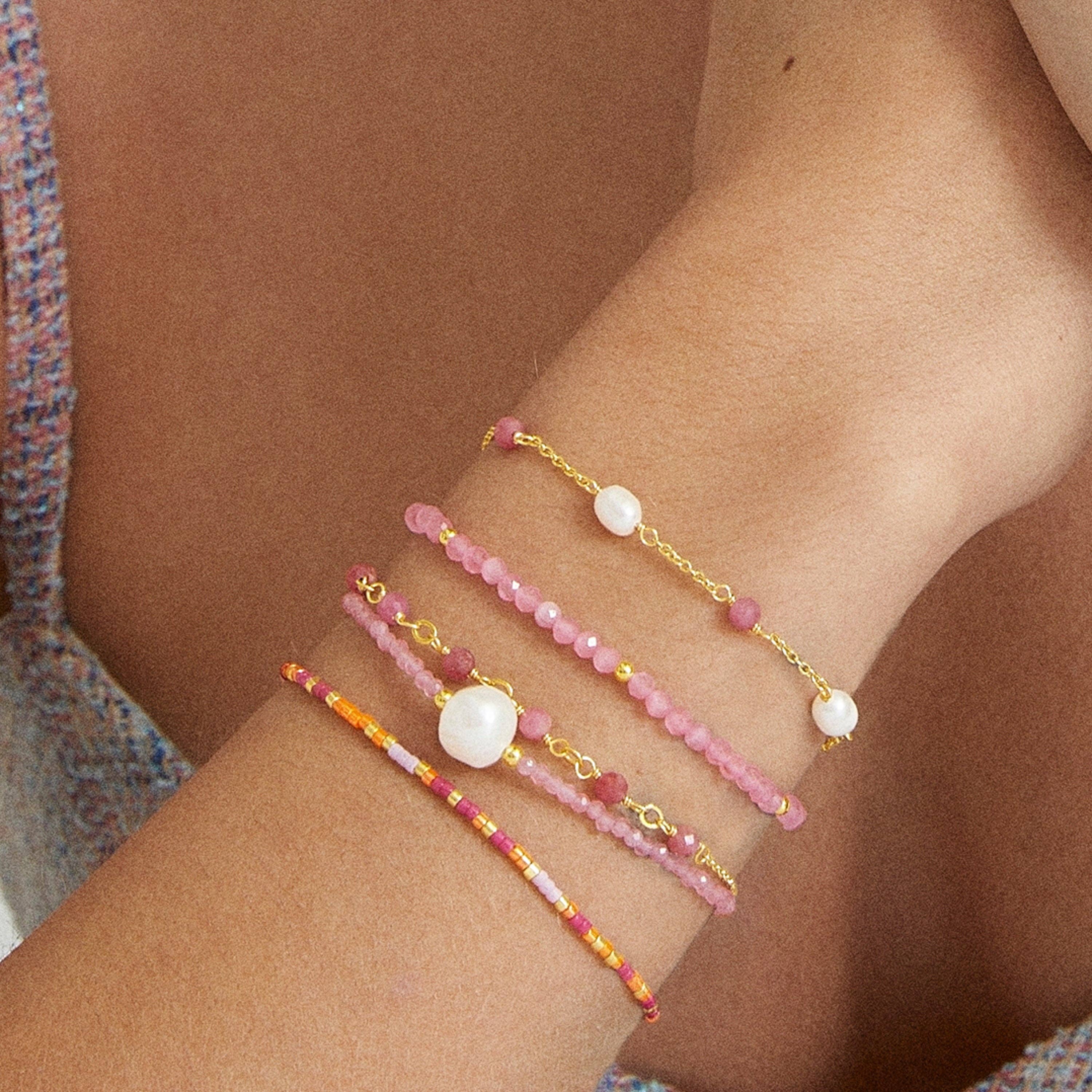 Luxenter - Wholesale Beaded Bracelet - Pulsera Luxenter de Plata de Ley 925 con Perla Blanca acabada en oro amarillo de 18K - Ysna5