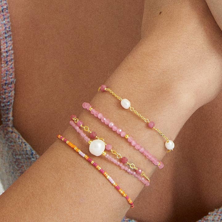 Luxenter - Wholesale Beaded Bracelet - Pulsera Luxenter de Plata de Ley 925 con Perla Blanca acabada en oro amarillo de 18K - Ysna5