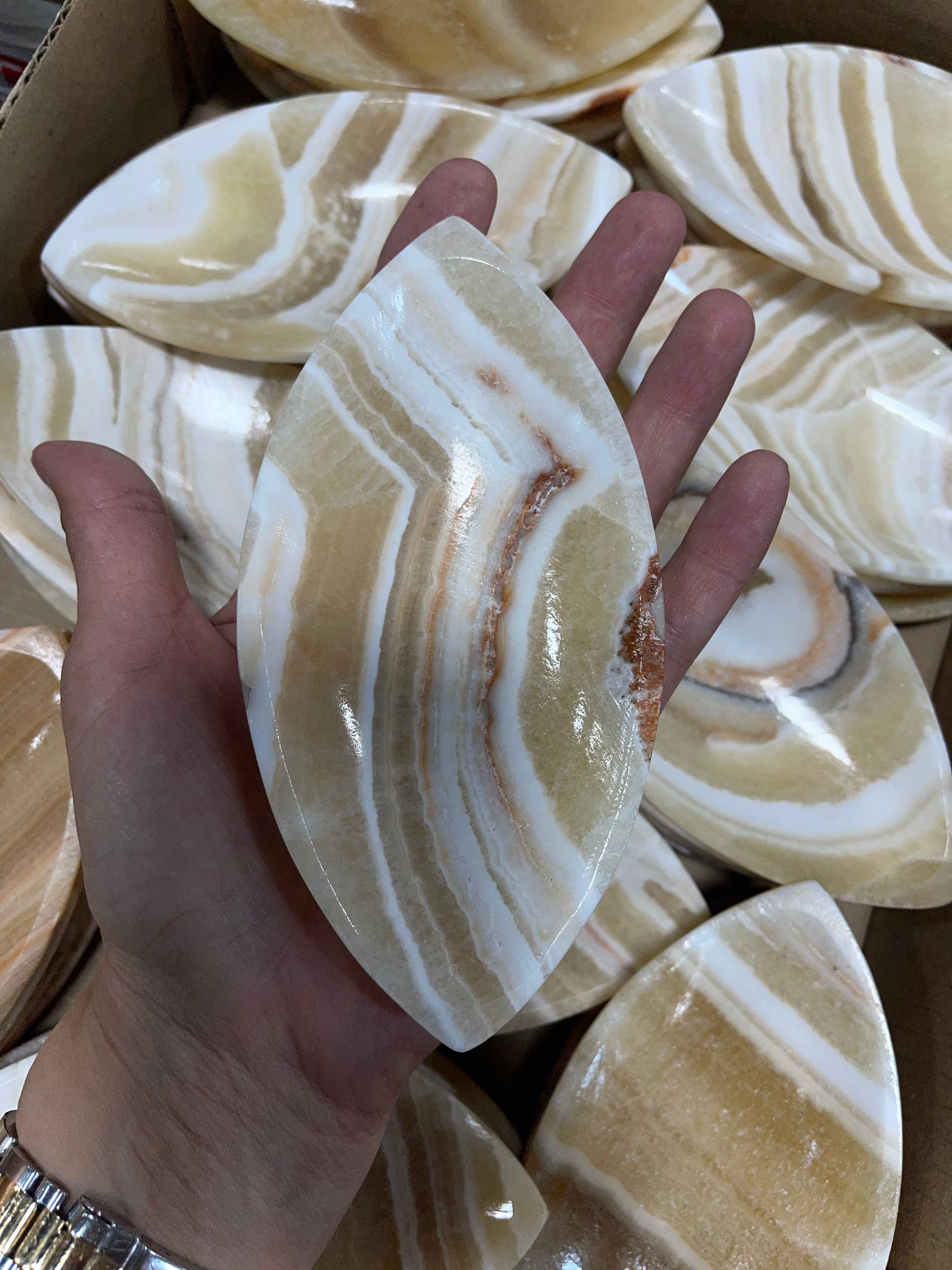 Casablanca Exports - Wholesale Decorative Plate/Dish/Bowl - Oval “eye”  Banded Onyx Bowl3