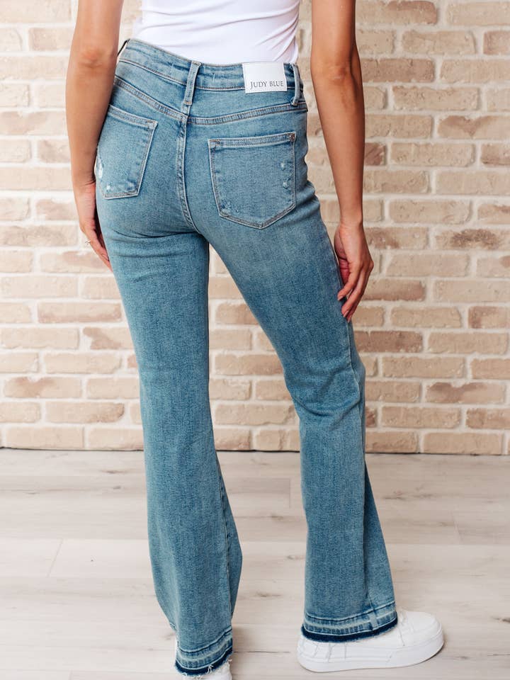 Avenue Wholesale - Venta al por mayor Vaqueros - Mujer - Vaqueros Judy Blue de talle medio, desgastados y dobladillo holgado6