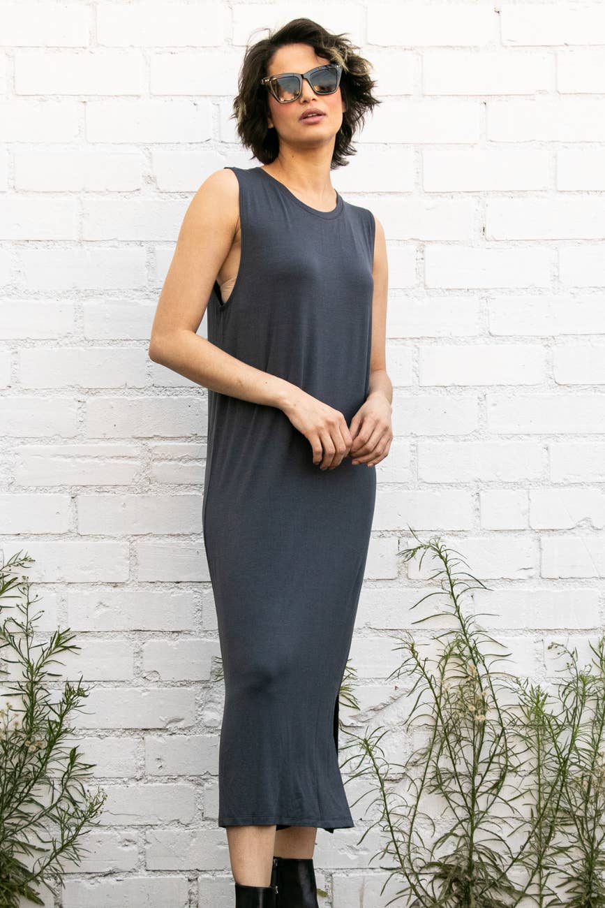 Elloh Collection - Wholesale Dress - Women's - Sleeveless Round Neck Knit Maxi T-Shirt Dress with Side Slit2