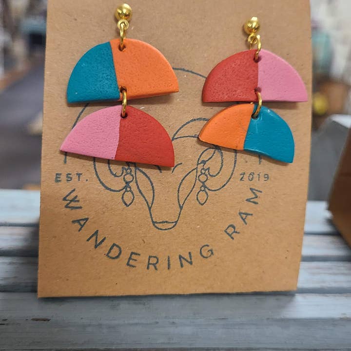 Zweifarbige Bogenaufhänger für den Großhandel von Wandering Ram Jewelry