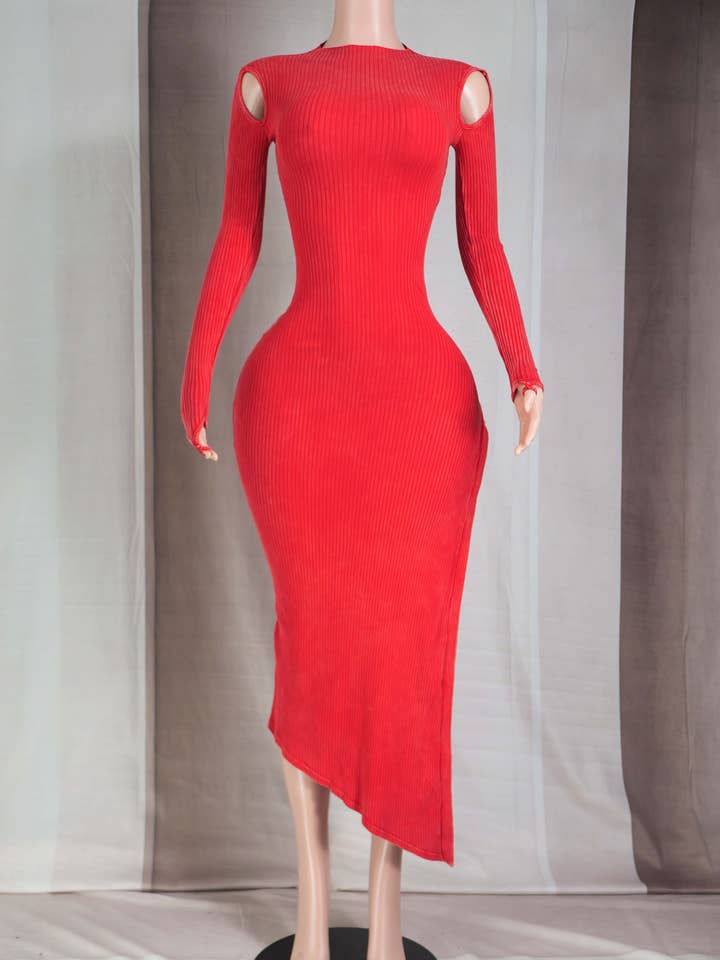 ROBE LONGUE À FENTES LATÉRALES À EMMANCHURES DÉLAVÉES AU MINÉRAL pour la vente par Dalia Studio