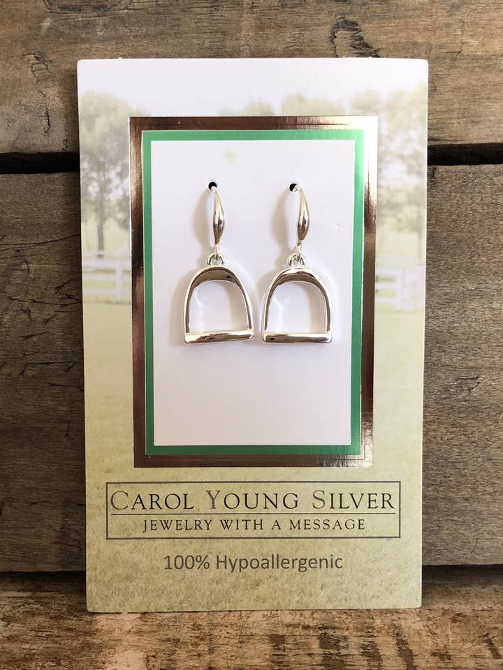 Engelsk sadel stigbøjle øreringe/trådsmykker for engroshandel hos Carol Young Silver