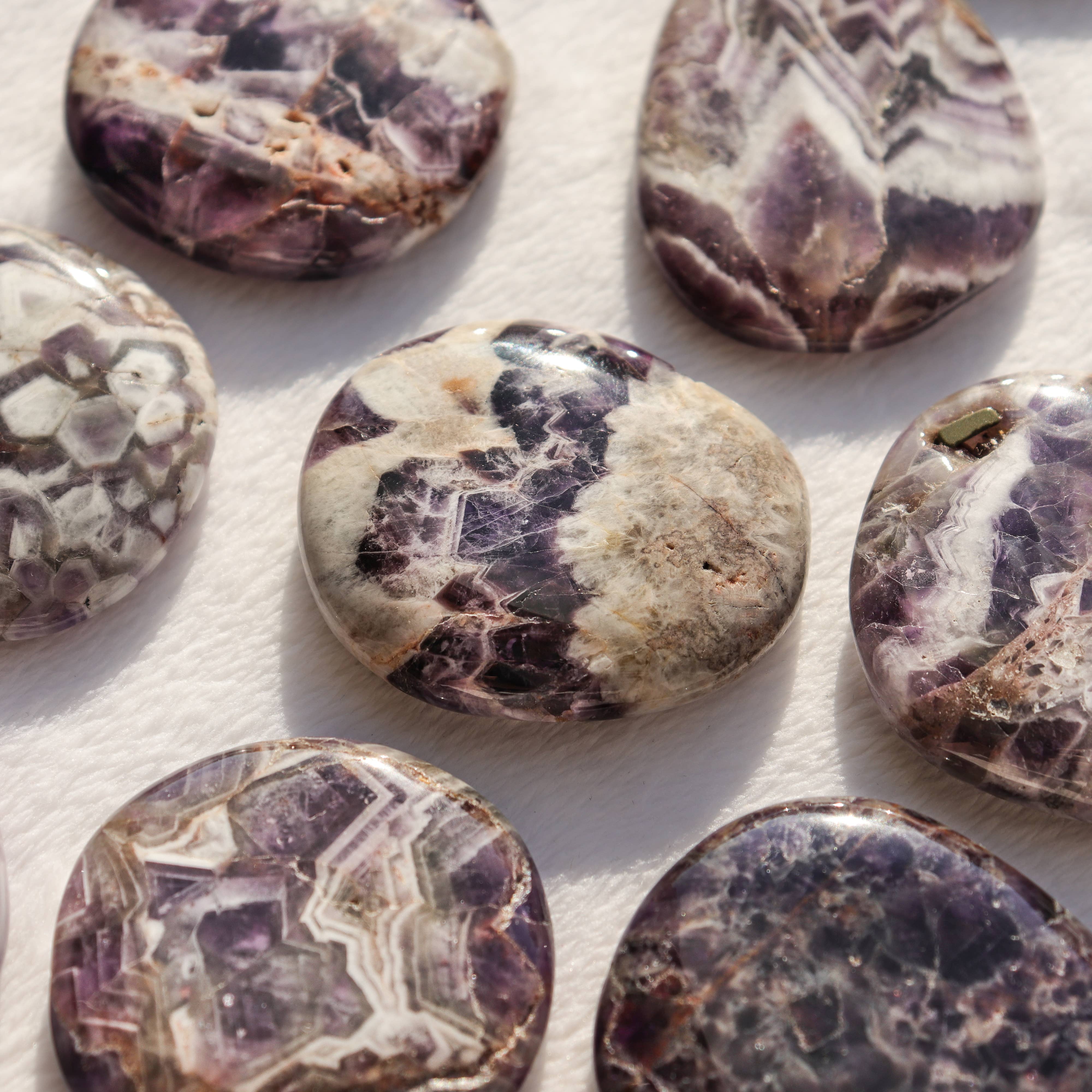 Natures Artifacts Inc - Venta al por mayor Piedras/cristales espirituales - Piedras de palma de cristal amatista7