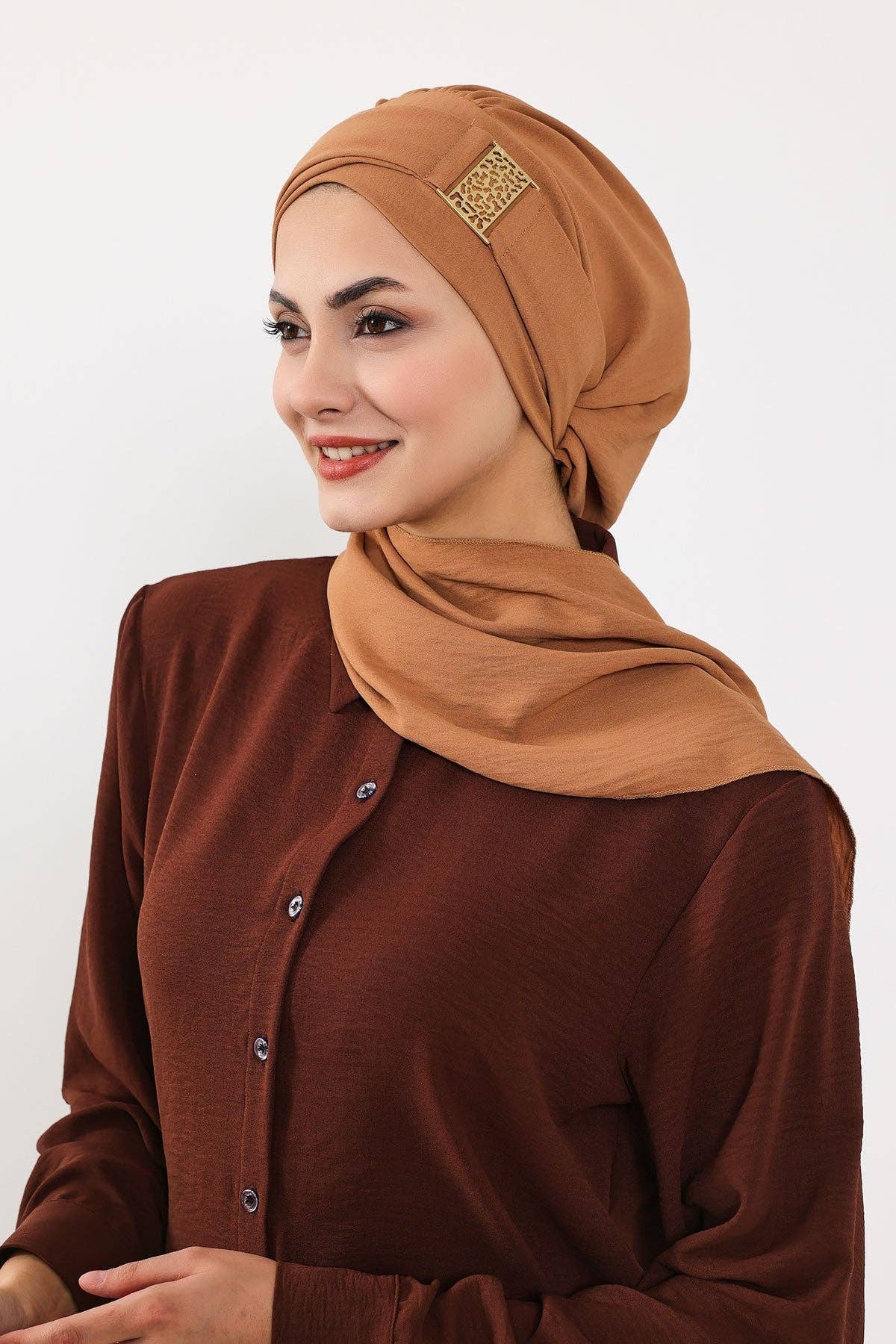 Aisha's Design – wholesale Hijab – Women’s – Modest Fashion Instant Aerobin Turban with Leopard Pattern Accessory, Pre-Tied Aerobin Hijab with Chic Metal Accessory,HT-11A58