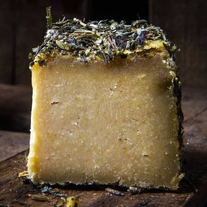 Vegansk halvlagrad ost med provensalska örter från Veggie Karma för wholesale av Made in Spain Gourmet