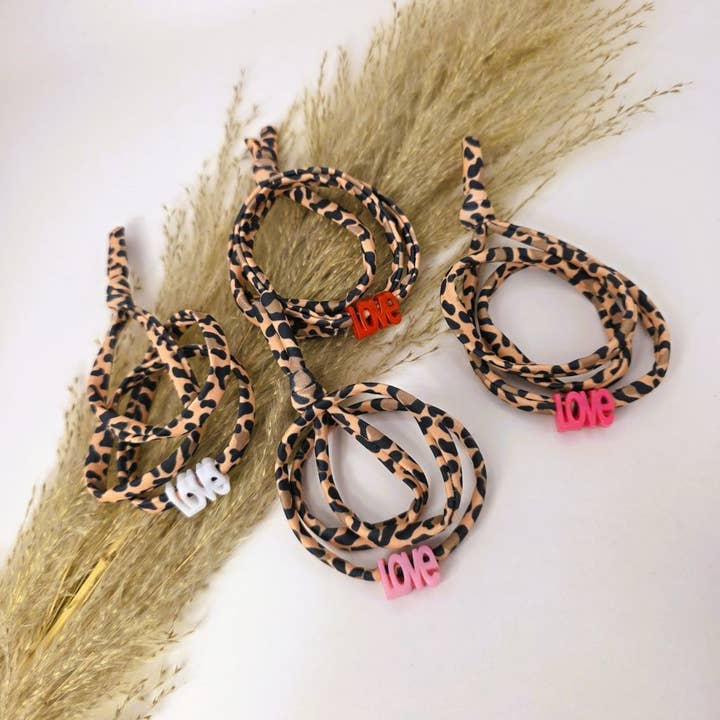 Bracciale avvolgente leopard love fucsia per la vendita all'ingrosso da parte di Ibiza Boutique