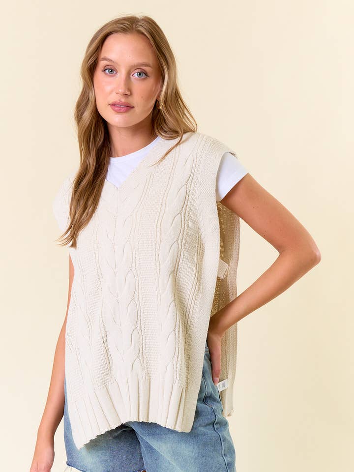 BIANCO ANTICO Gilet in maglia a trecce con scollo a V e spalla scesa - 44620T in vendita all'ingrosso su Faire0