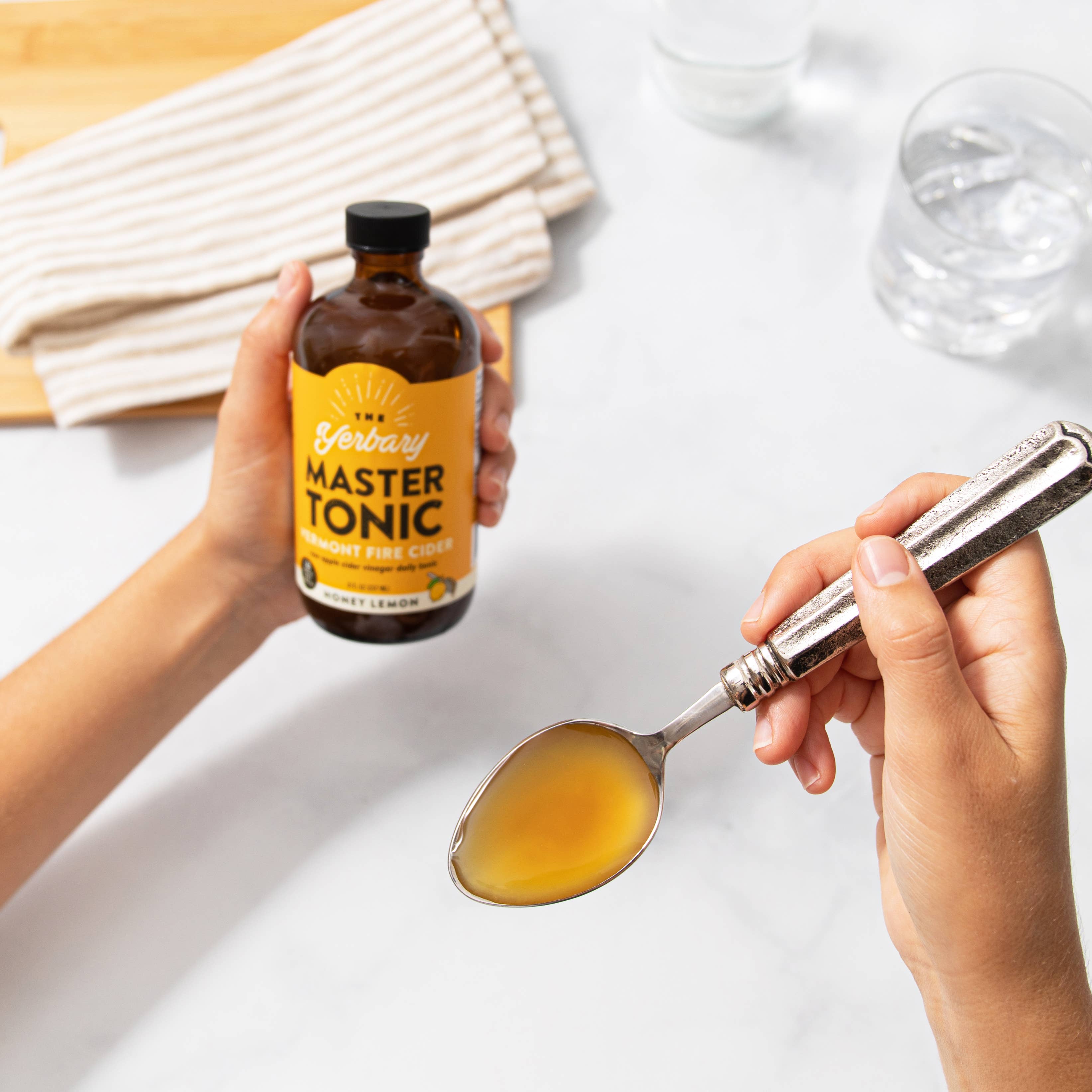 The Yerbary, Master Tonic/"Fire Cider" – Großhandel Wellness-Saft/Tonikum – 8 Unzen Honig Lemon Master Tonic Fire Cider1