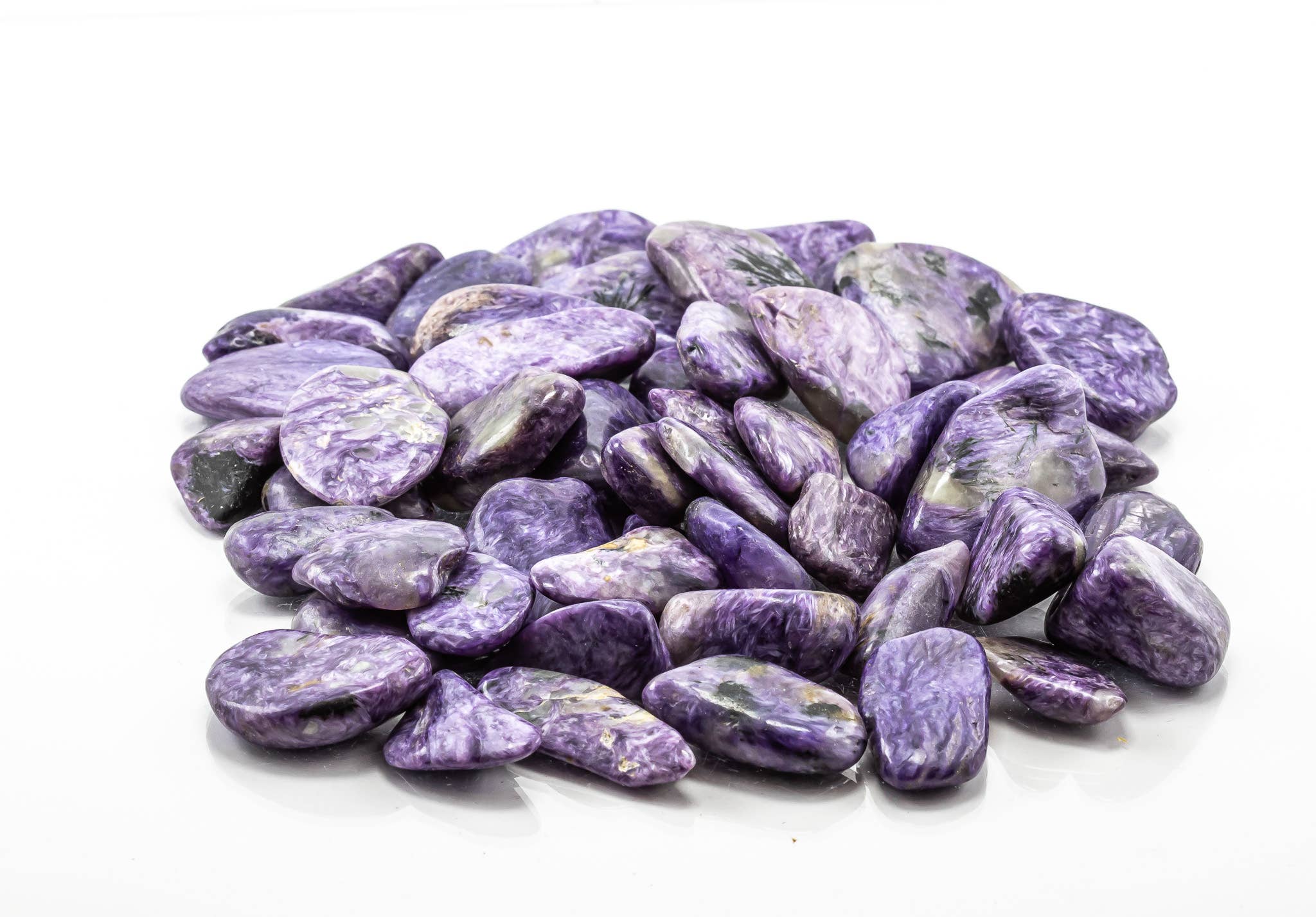 Quasar Gems USA – Großhandel Spiritueller Stein/Kristall – Charoit getrommelt klein poliert 1KG/2lbs1