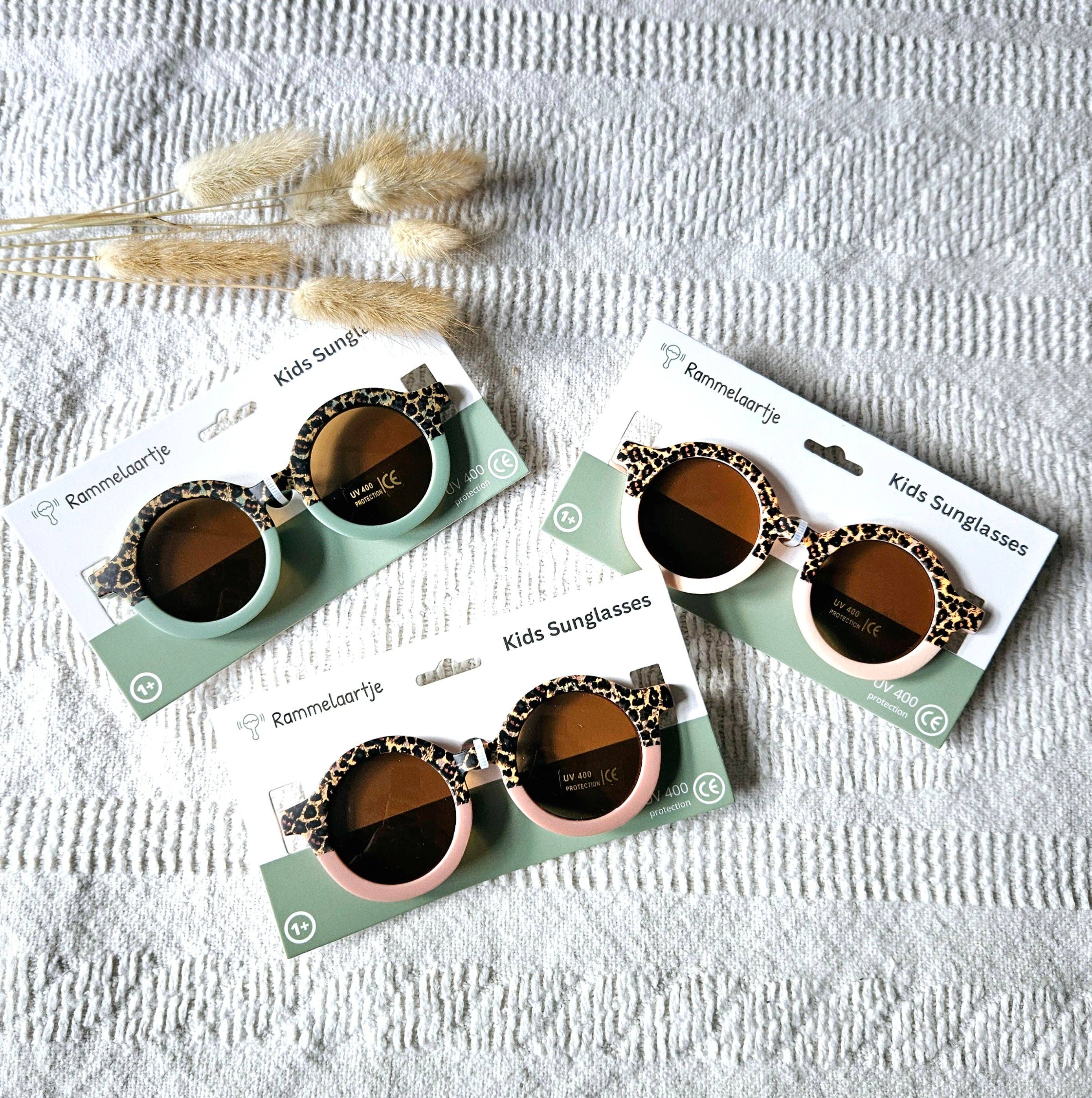Rammelaartje – Engroshandel Solbriller- Børn - Børn – Solbriller til baby og barn UV400 runde – Salvie/Leopard3