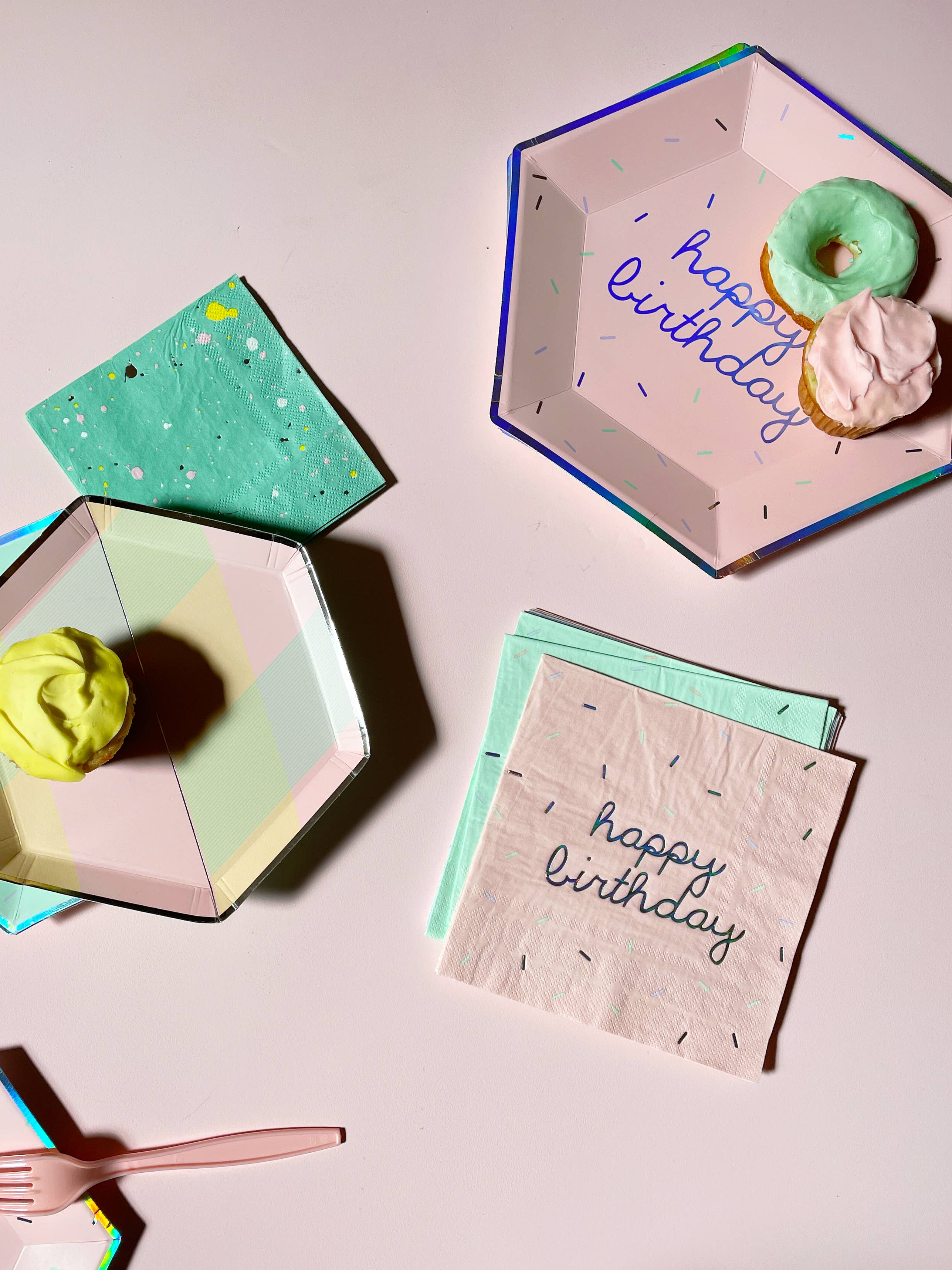 Harlow & Grey – Großhandel Einwegteller – Sprinkles Pastell Happy Birthday große Pappteller, 18 Stück7