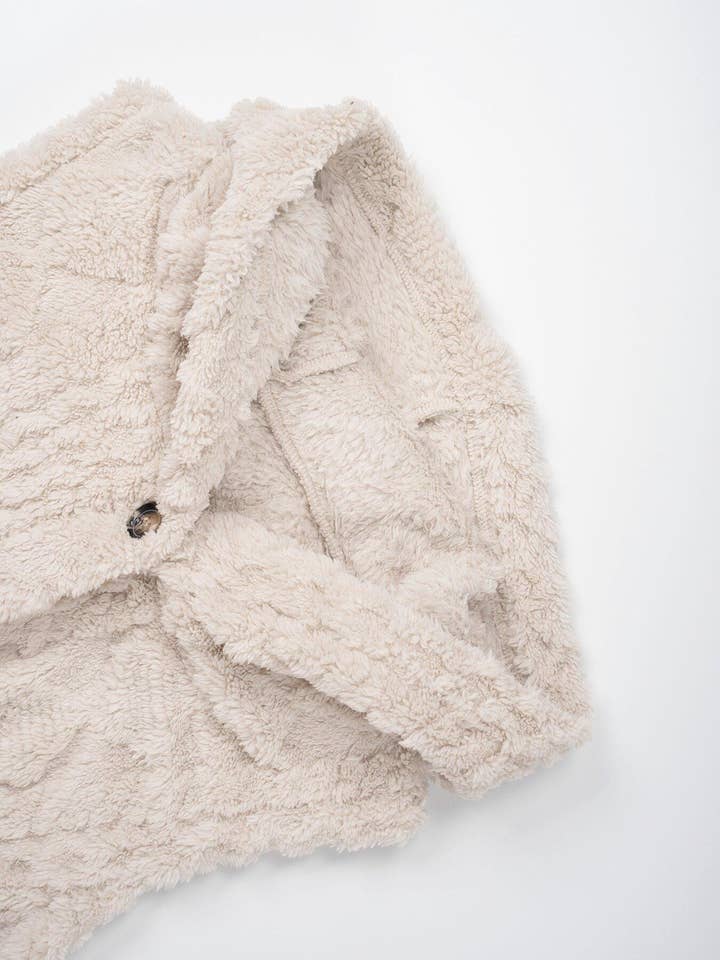 Rosa Clothing - Wholesale Outerwear Vest - Women's - Textured Leisure Double-Sided Plush Hooded Vest5