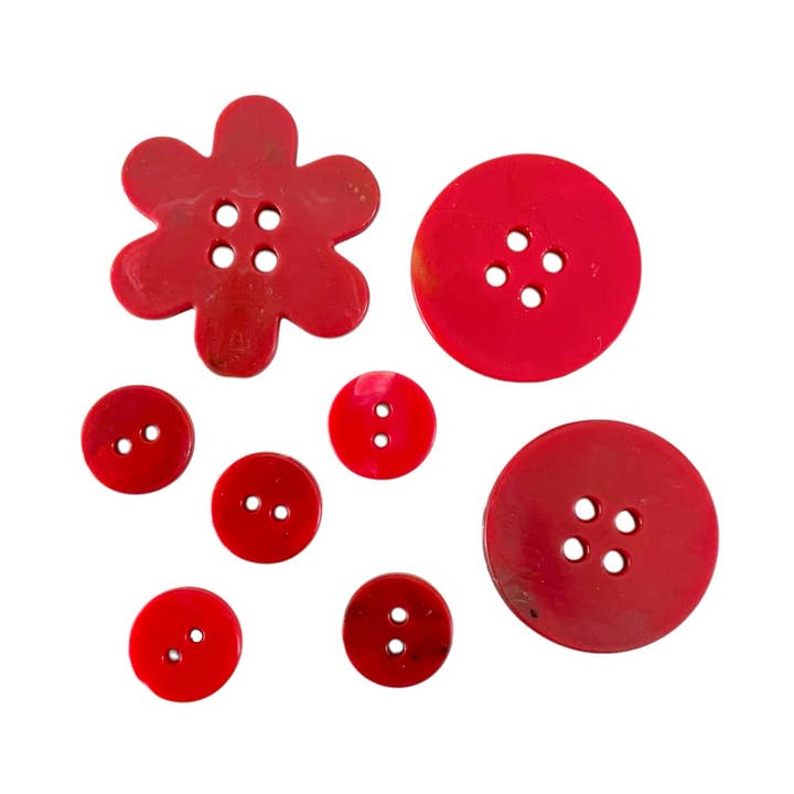 Boutons rouges en plastique recyclé pour la vente par Cool Trash