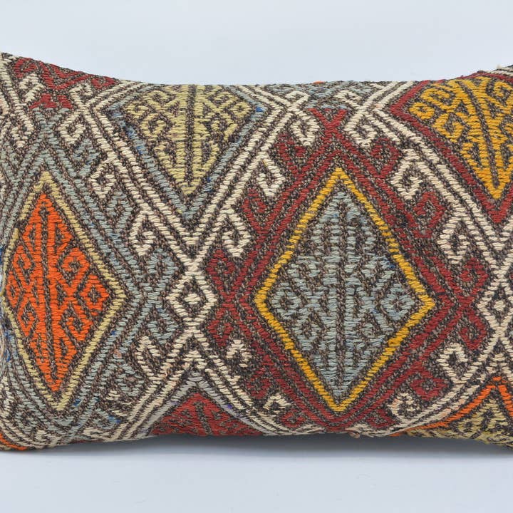 Housses de coussin brodées Kilim pour canapé bolster pour la vente par Kilim Pillow Decors