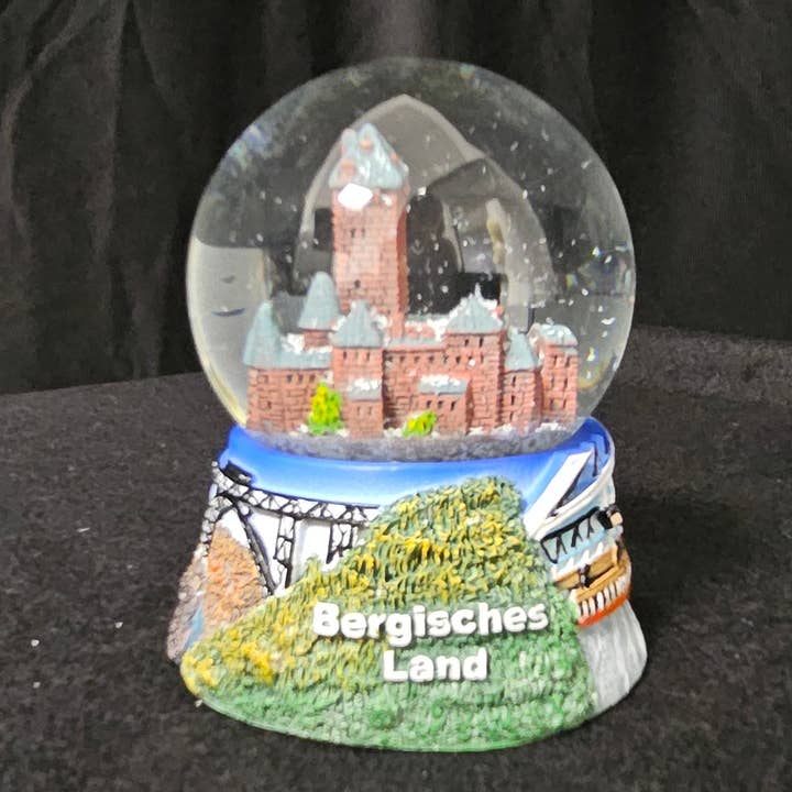 Schneekugelhaus - Wholesale Snow Globe - Souvenir snow globe Bergisches Land with Schloss Burg6