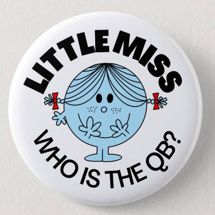 Game Day Button - Little Miss - Hvem er QB? for engroshandel hos Made By Marissa Art