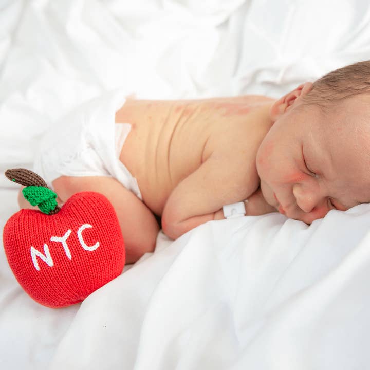 Estella - Wholesale Rammelaar - Baby - Biologisch babyspeeltje - Big Apple Rattle (machinewasbaar)