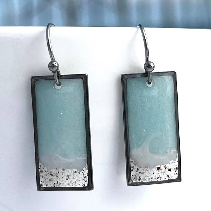 Hängeohrringe mit rechteckigen Wellen aus Sand, personalisierbar | Beach Sand für den Großhandel von Sandy Beaches Shop