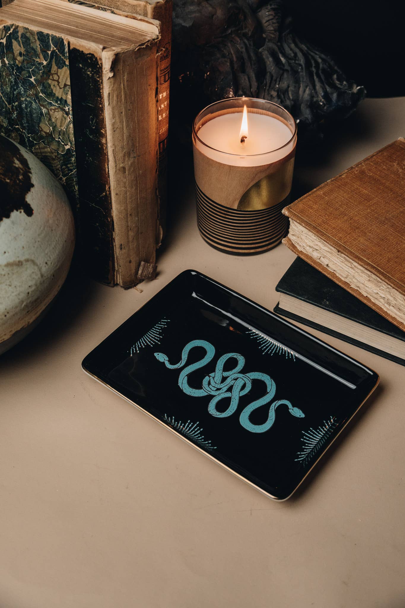 Spitfire Girl – wholesale Decorative tray – Golden Age Serpent Ceramic Tray6