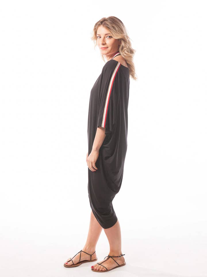 Á+BLAZERS Sagg Beach schwarzes Kleid für den Großhandel von Á+BLAZERS