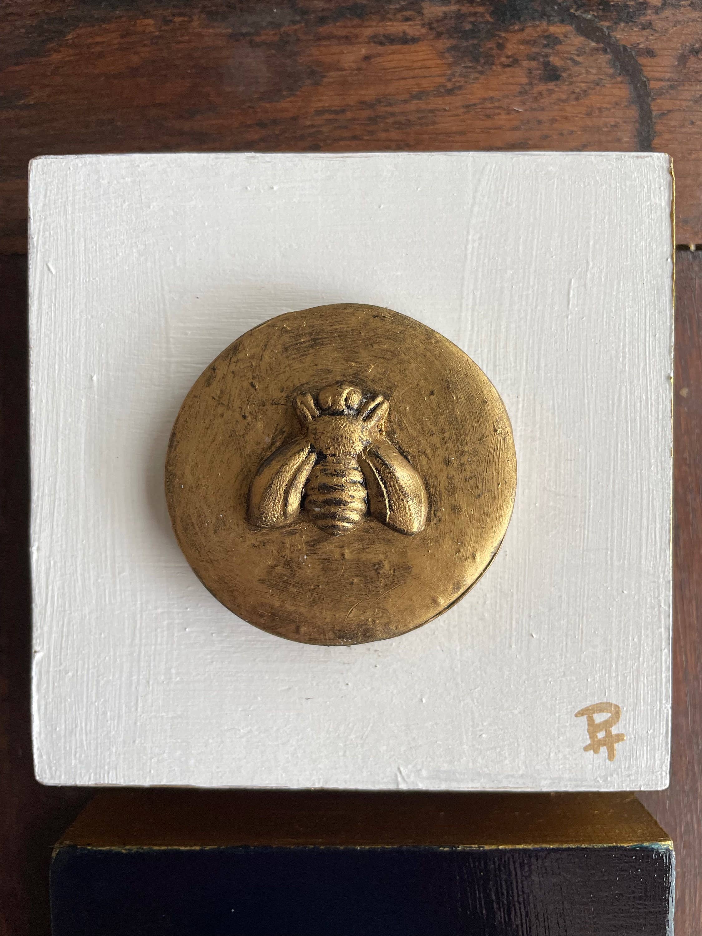 The Ornate Oyster – Großhandel 3D-Wandkunst – Biene Intaglio Klein 4x4, Wandkunst, Bienendekor, Napoleon-Biene1