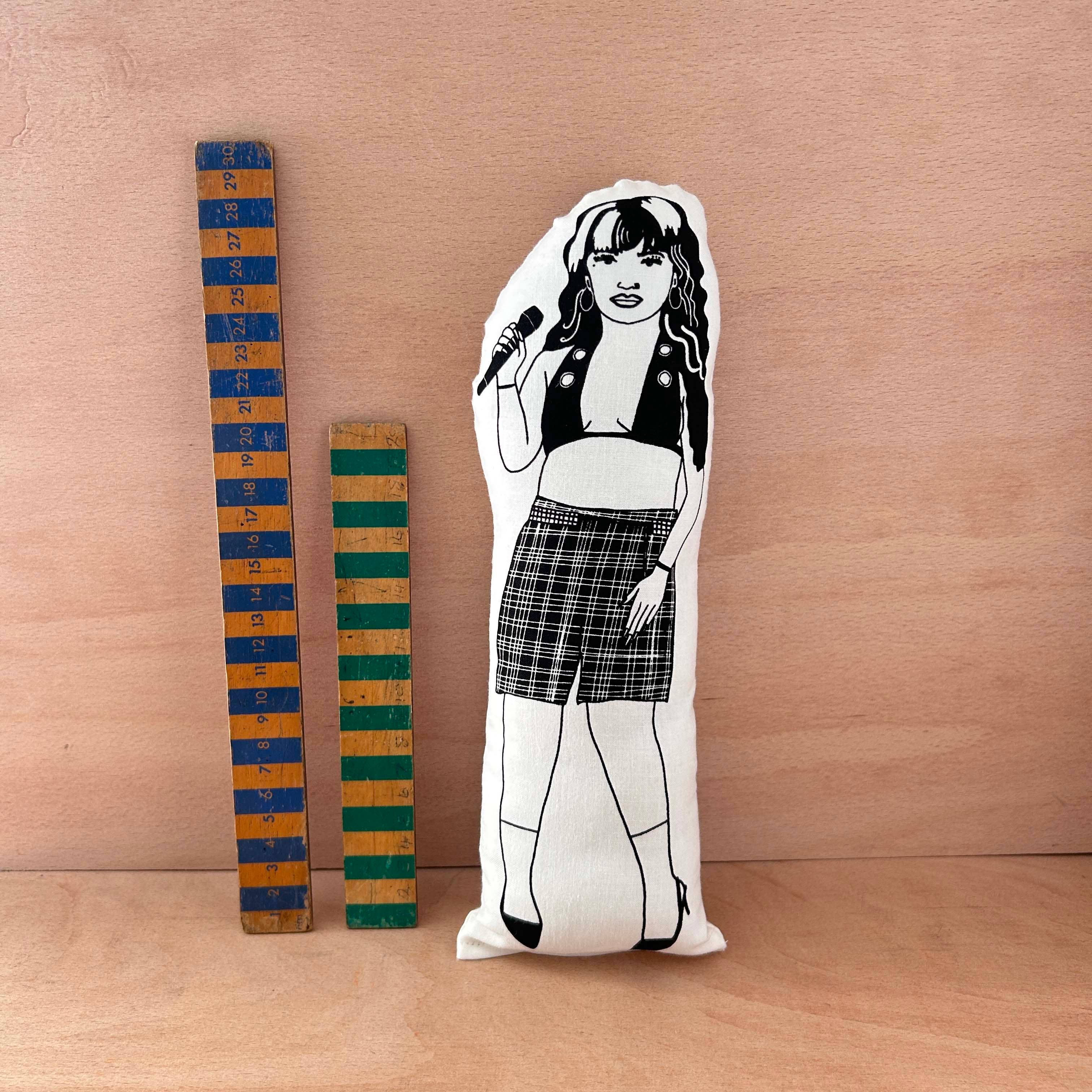 Fat Hen And Flo – wholesale Craft sewing kit – Lola Young - Sew Your Own Idol Kit2