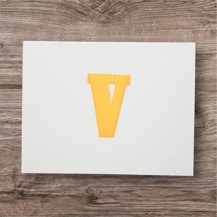V est pour...Cartes à lettres en typographie pour la vente par Inky Octopus Press