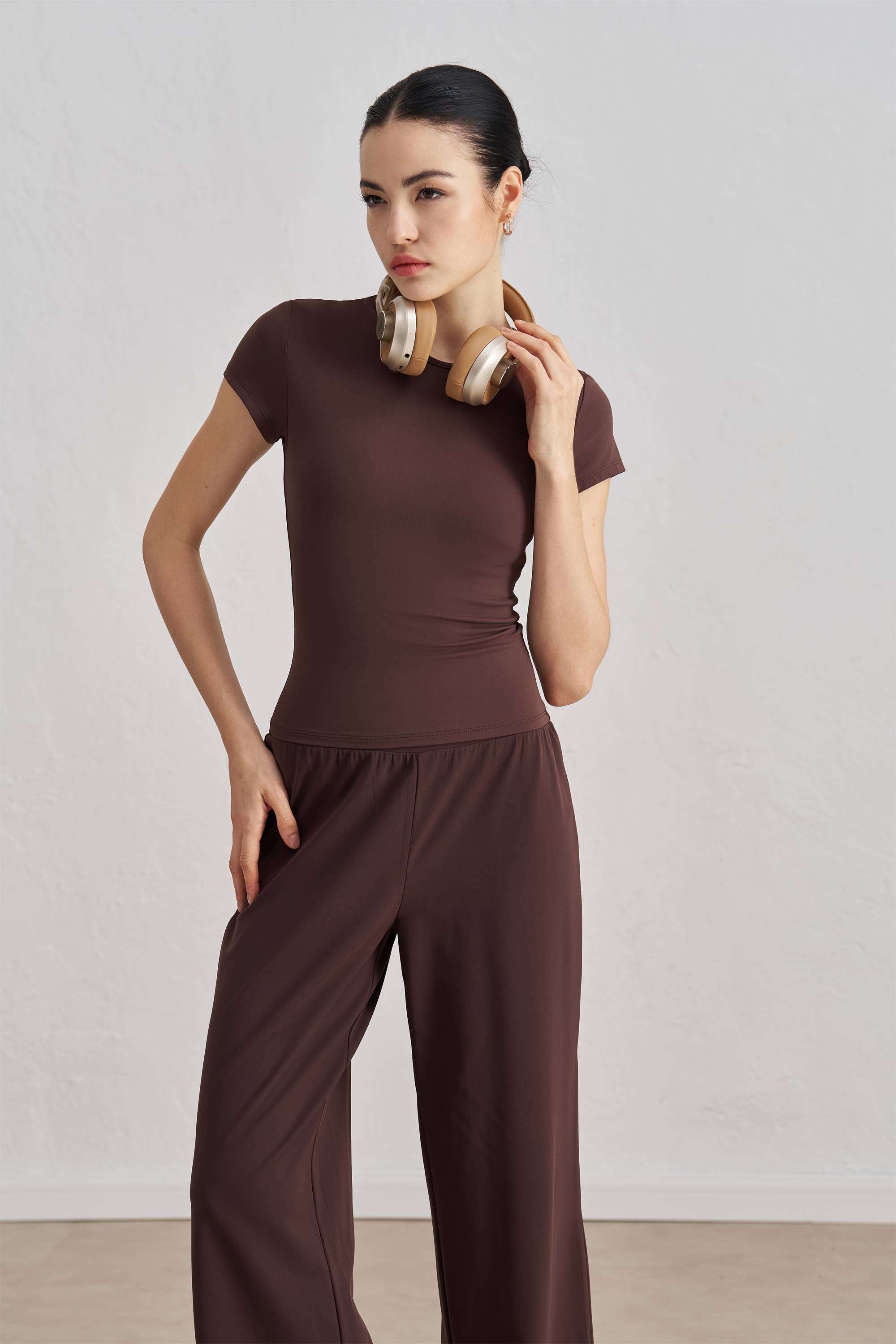 91thelabel - Vente Haut de sport – femme - T-shirt de sport sculpté à col rond et manches courtes Tessa0