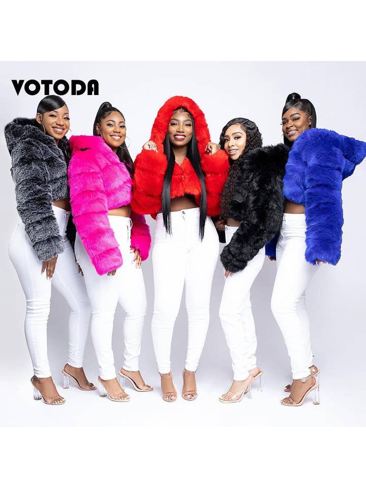 BLEU EVERY FASHION Doudoune de Luxe en Fausse Fourrure avec Capuche Oversize en vente sur Faire3