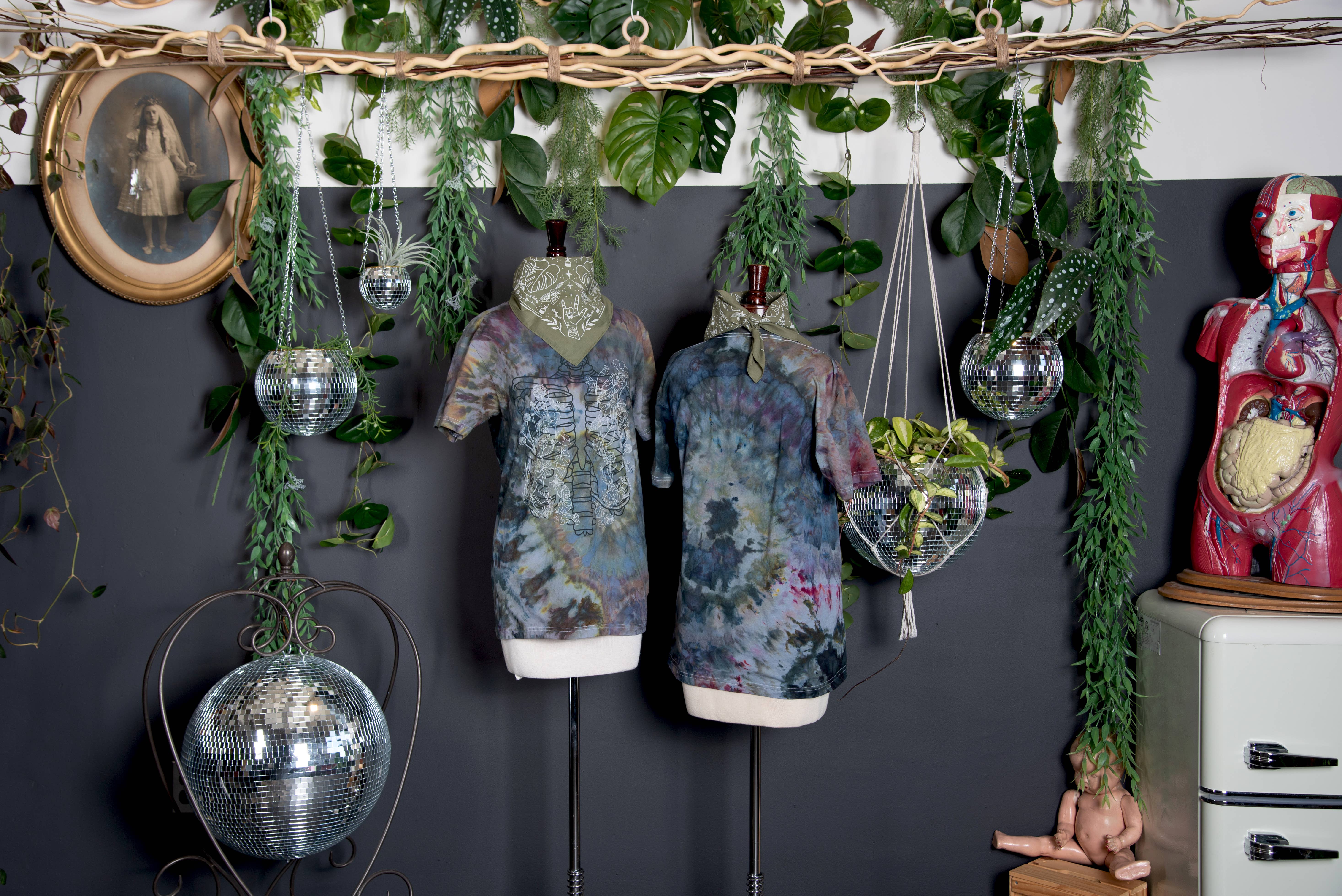 Variegate Design - Vendita all'ingrosso Maglietta serigrafata - Donna - T-shirt Ice Dyed | I fiori cresceranno3