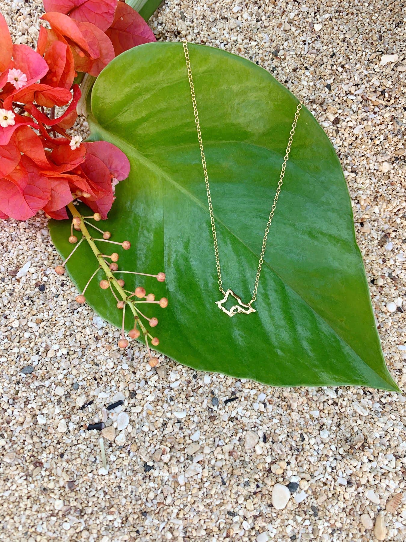 [KI•ELE] – Großhandel Kette mit Anhänger/Charm – Silhouette Halskette mit Anhänger auf einer hawaiianischen Insel1