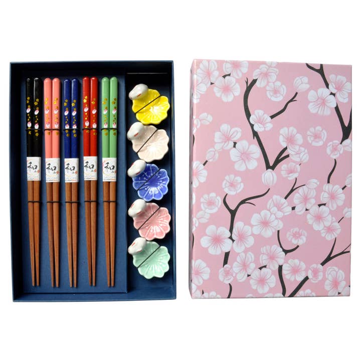 Conjunto de Oferta de 5 Pares de Pauzinhos e Descansos para Pauzinhos com Flores de Cerejeira Sakura (1/36) por atacado de Urban Tokyo