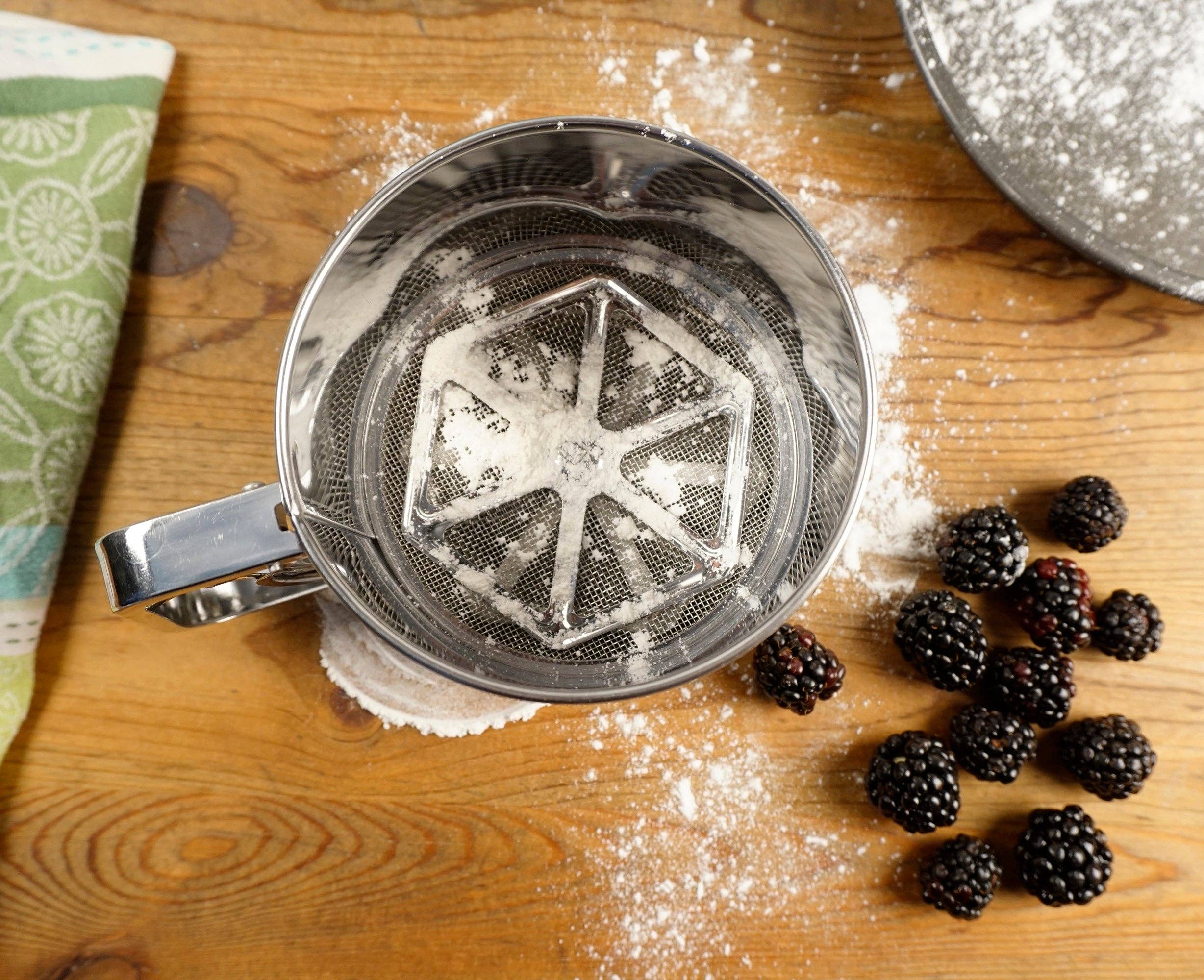 RSVP International - Vente Ustensile/gadget de cuisine - Tamis à farine triple maille - 3 tasses2