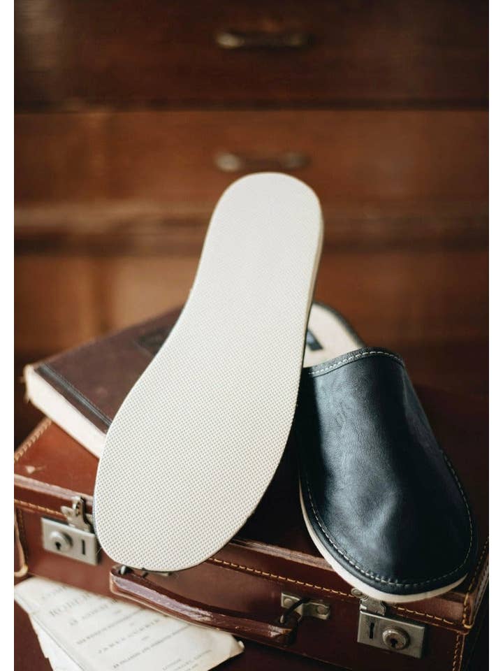 ONAIE - Wholesale Slippers - Men's - Mens Black Leather Mule Slippers
