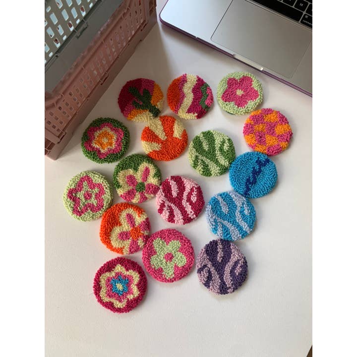 MUUDLAND - Venta al por mayor Posavasos para coche - Mujer - Posavasos para coche Punch Needle, juego de 2, hechos a mano3