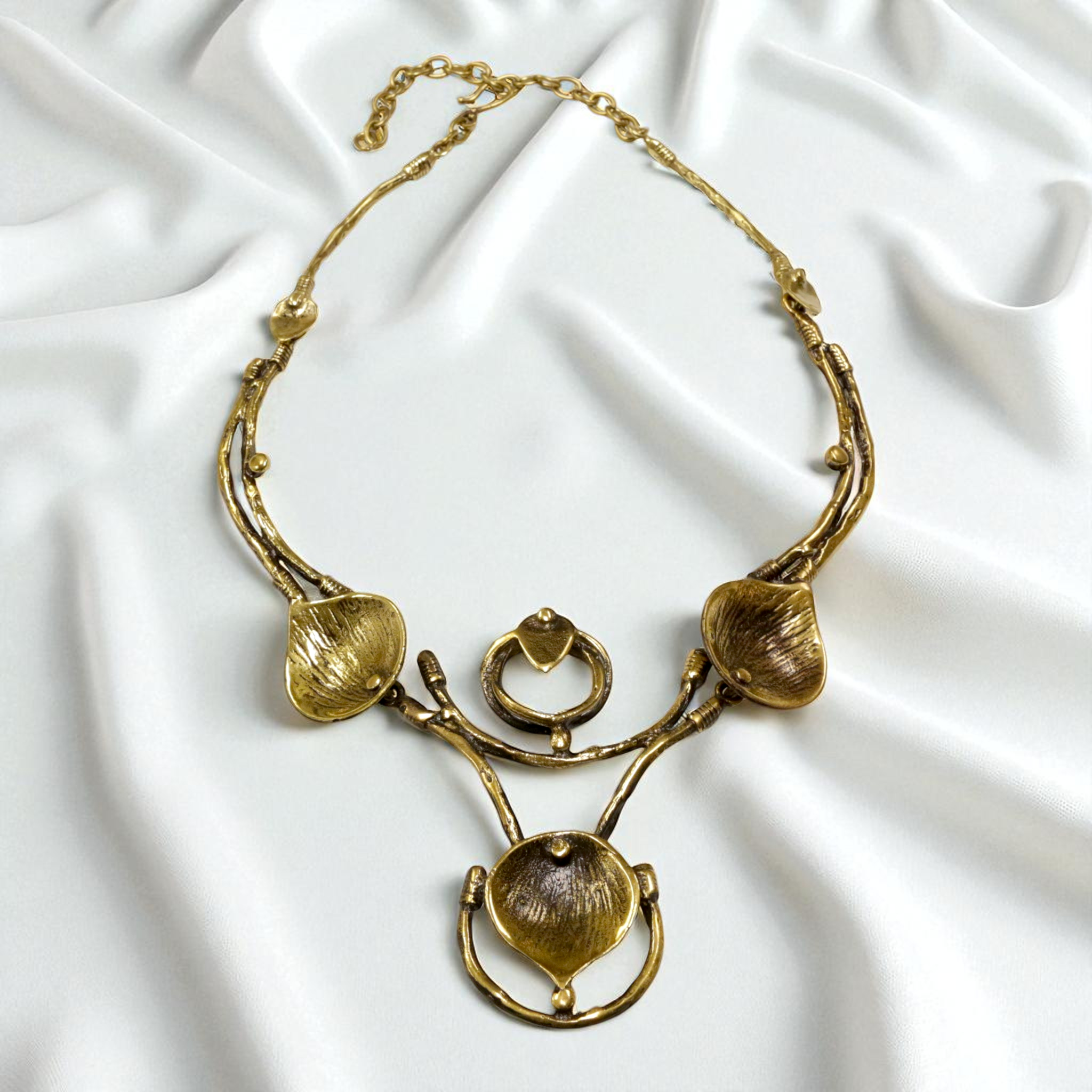 The Ancient Bazaar Jewelry & Accessories - Vendita all'ingrosso Collane a bavaglio - Articolo n. BRN-1067 - Collana in ottone1