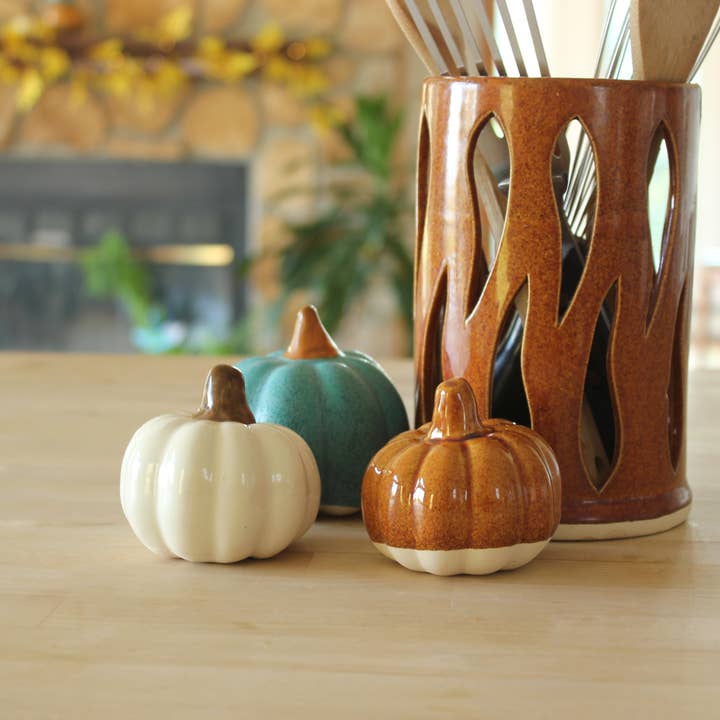 Cōppa Cōllaborative LLC – wholesale Decorative tabletop object – Pumpkin, Decorative Pumpkin, Ceramic Pumpkin, Teal Pumpkin3