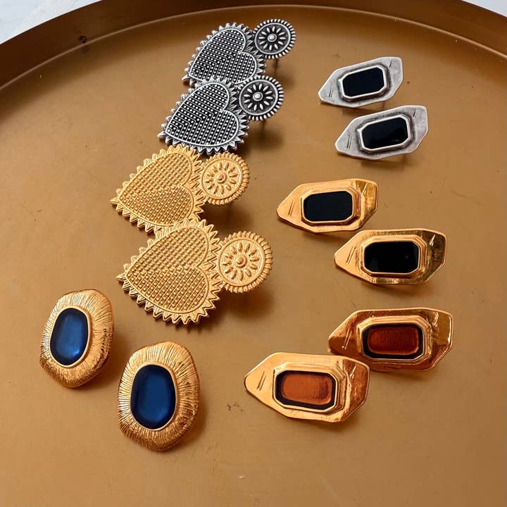 Goupi - Wholesale Tassel Earrings - Big vintage hearts chandelier earrings in gold2