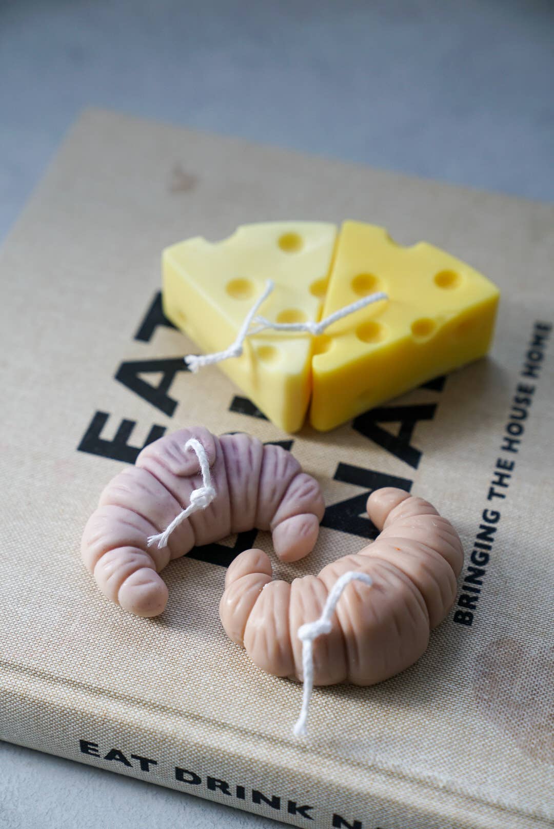 Gokican – wholesale Novelty candle – Croissant Shaped Candle- Handmade Colourful Soy Wax Candle1