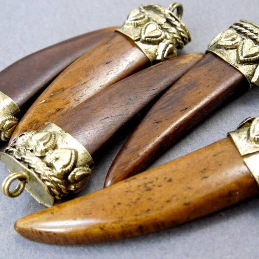 Jewelers Paradise – wholesale Individual charm/pendant – Tibetan Brown Carved Bone Horn Pendant with Engraved Brass3