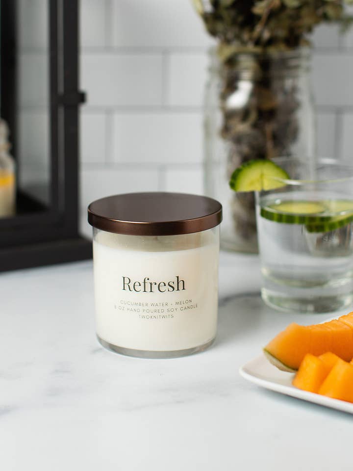 Erfrischende handgegossene Sojawachskerze im Glas für den Großhandel von TwoKnitWits