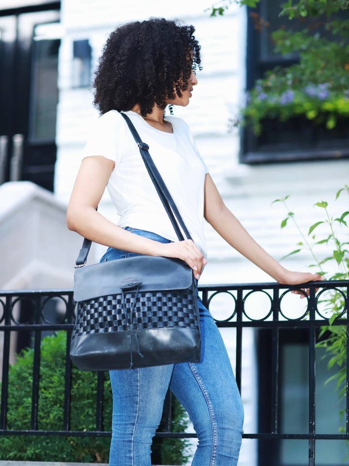 Bavouette tissée Abay : Noir pour la vente par Skadmas