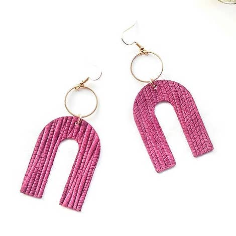 Boucles d'oreilles tendance en daim Raina pour la vente par Spoon & Theory Handmade