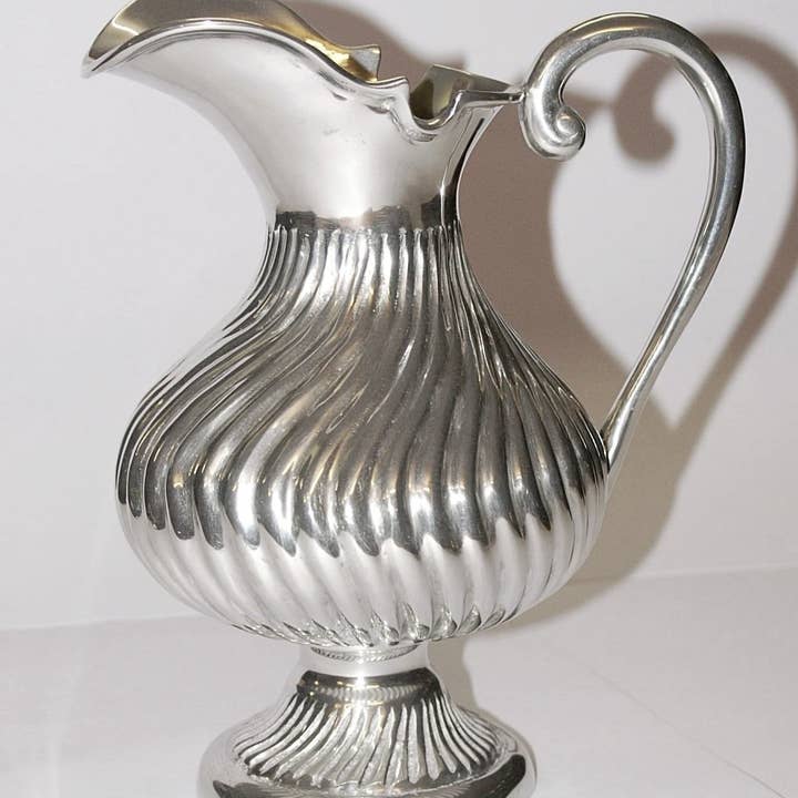 Brocca per acqua scanalata in stagno per la vendita all'ingrosso da parte di João Vieira de Campos, Lda.