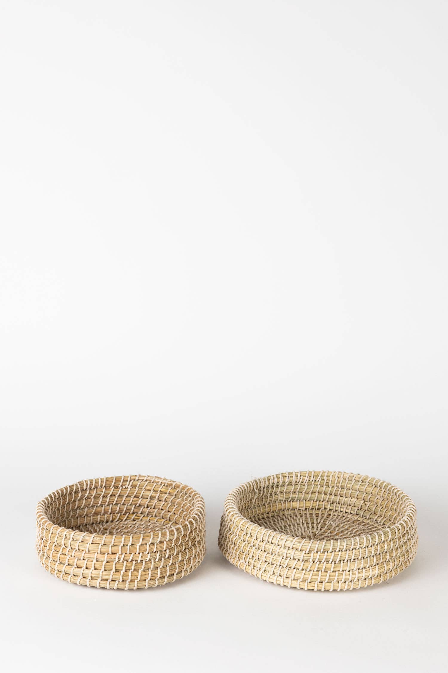 Ten Thousand Villages - Vente Plateaux décoratifs - Plateau à herbe Kaisa 10"4