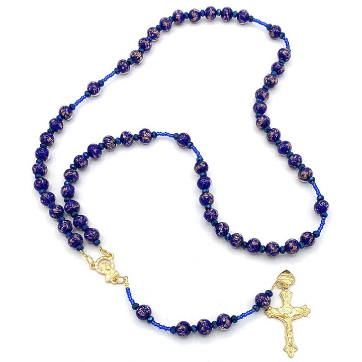 Chapelet en verre de Murano, collier de perles bleues, crucifix doré pour la vente par RM Trading