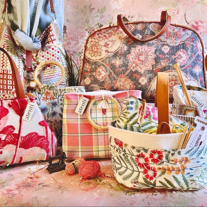 Atenti – wholesale Material för stickning/virkning – Wildflower Caddy – handgjord i USA, broderad blommig organiserare för garn och tillbehör, Atenti projektpåse3